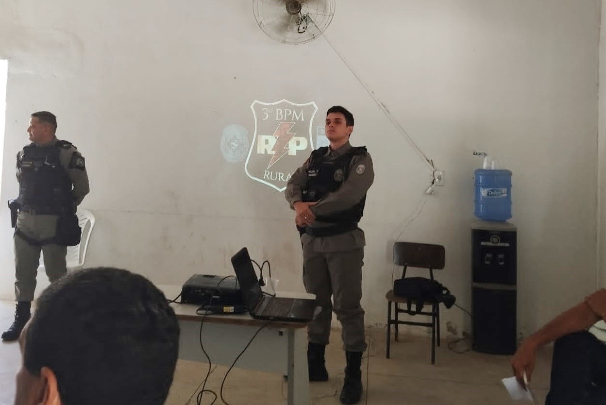 Policiais Militares participam de reunião mensal do Conselho Rural em Teixeira para aprimorar policiamento na região