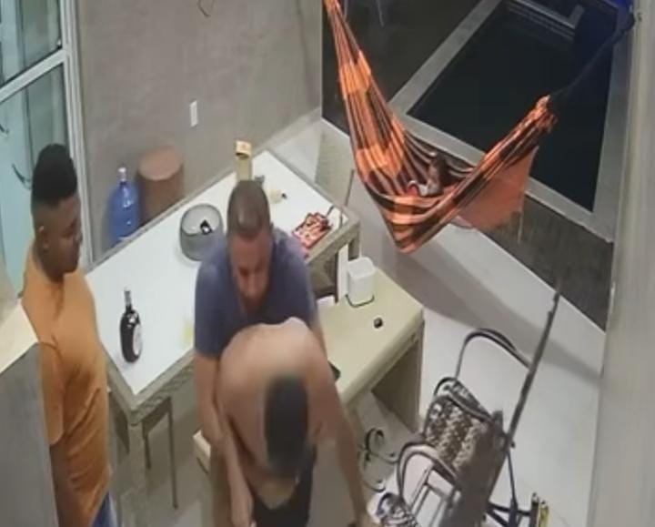 Pai heroico usa manobras de primeiros socorros para salvar filho engasgado com pedaço de carne, em Itaporanga-PB; veja vídeo