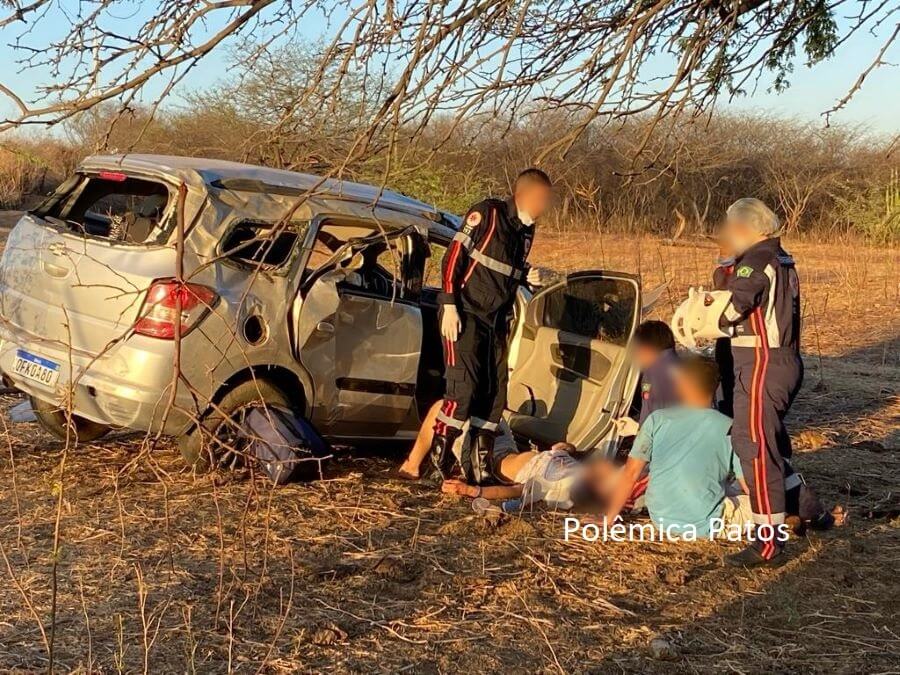 Dois homens ficam feridos em capotamento na BR-361, entre Patos e Santa Terezinha-PB, na manhã deste domingo (26)