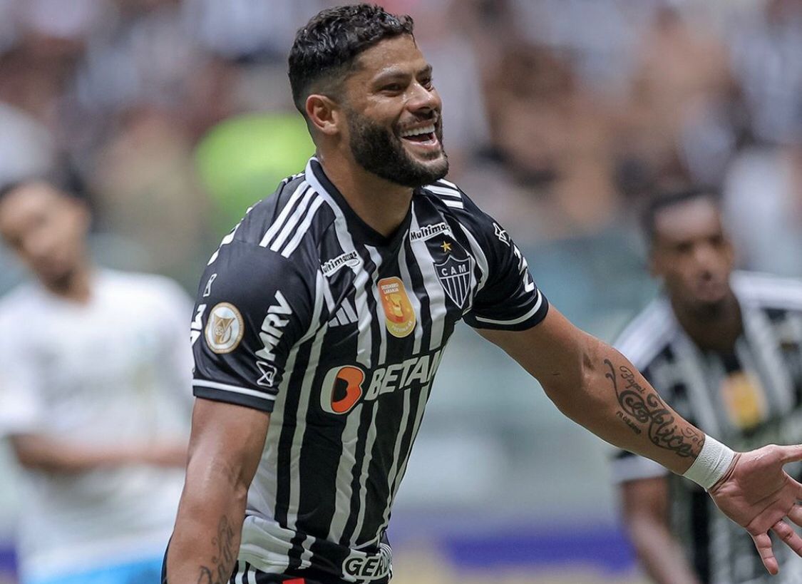 Com dois de Hulk, Atlético-MG atropela o Grêmio e entra de vez na briga pelo título do Brasileirão