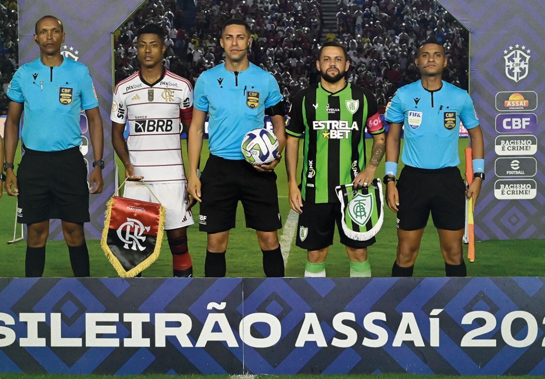 Flamengo vence o América-MG, iguala pontuação do líder Palmeiras e acirra briga pelo título do Brasileirão