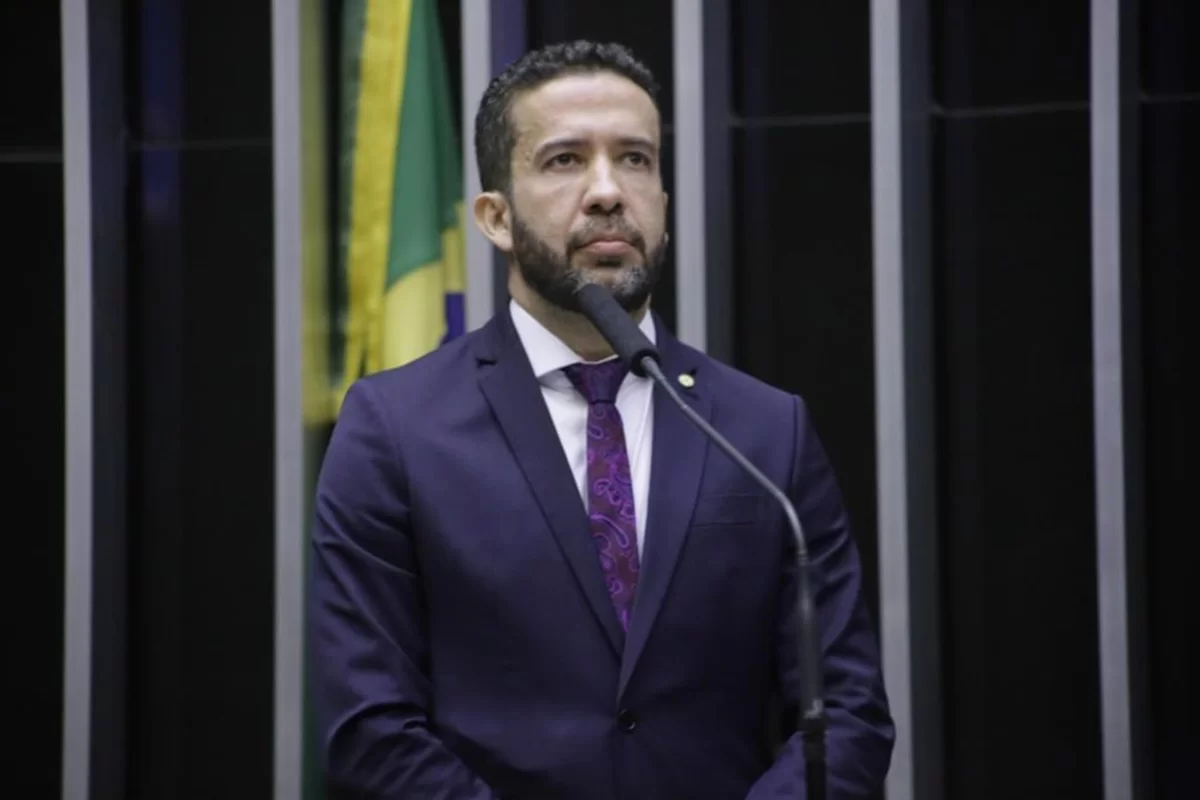 Rachadinha: Site Metrópoles publica áudio do deputado André Janones cobrando salário de assessores. OUÇA 