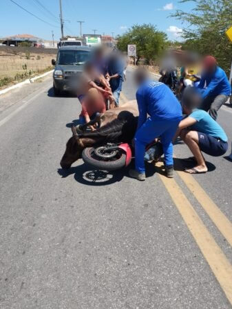 Grave acidente na BR-361 deixa criança ferida após colisão entre moto e cavalo, em Piancó