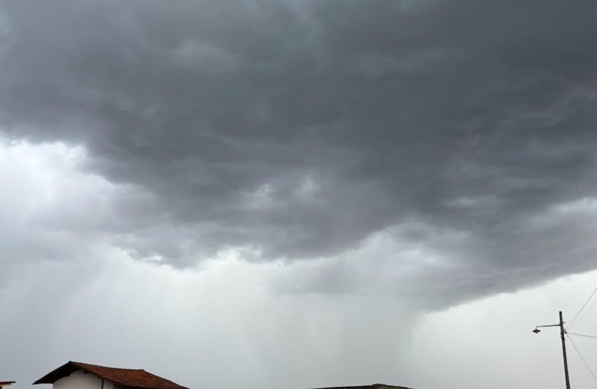 Catingueira e Santa Terezinha se destacam com fortes chuvas e riachos correndo água de barreira a barreira em pleno mês de novembro