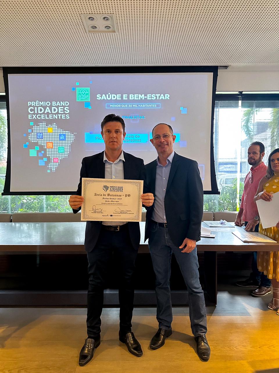 Prefeito de Areia de Baraúnas, Toinho Macêdo, recebe prêmio Band Cidade Execelentes na categoria 