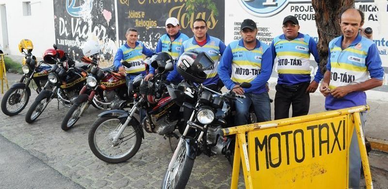 Vereador Nandinho alerta para situação de taxistas e mototaxistas que se sentem prejudicados com aplicativos de mobilidade urbana em Patos. Ouça
