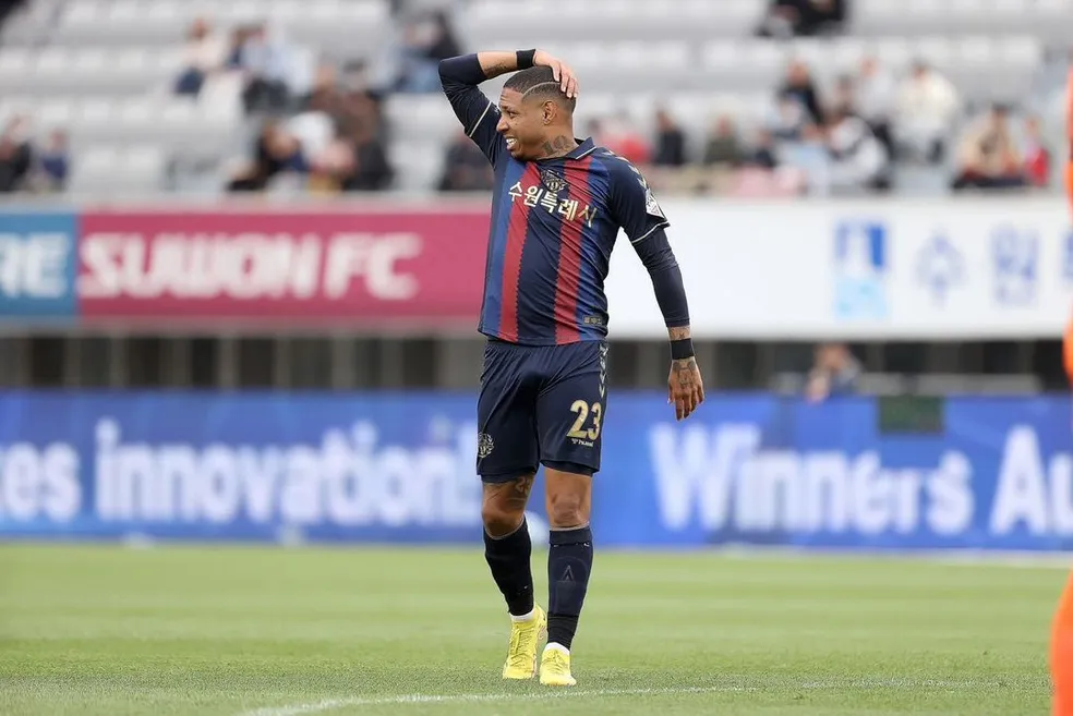 Seis dias após se desligar do Botafogo-PB, Luan Santos é anunciado pelo Campinense