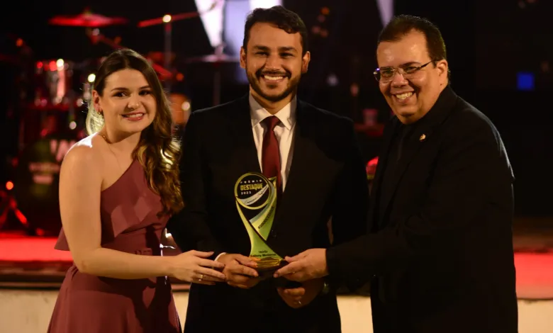 Empresas e profissionais de Patos no Sertão do Estado recebem o troféu destaque do ano de 2023