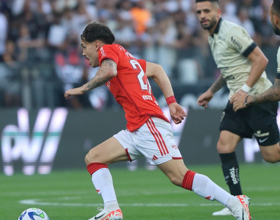 Inter 'estraga' despedida de Fábio Santos e vence o Corinthians fora de casa pelo Brasileirão