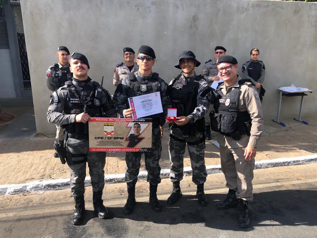 Comandante do 12º BPM homenageia Militares em reconhecimento aos bons serviços prestados
