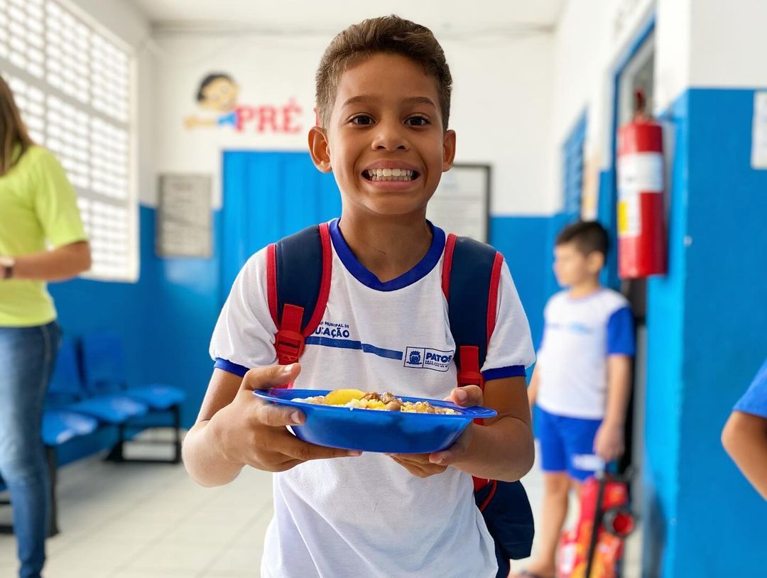 Prefeitura de Patos serve 320 mil refeições mensalmente para alunos da rede municipal de Educação
