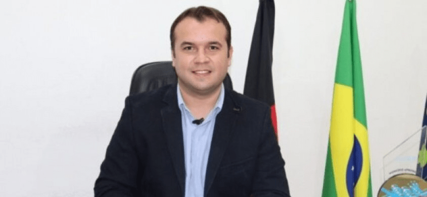 Após notificação, prefeito Umberto Jefferson reassume a Prefeitura de São Mamede