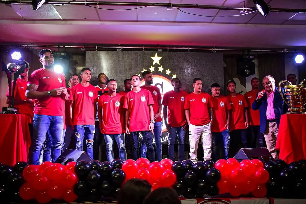 Campinense apresenta 19 atletas e ainda busca peças para o elenco de 2024