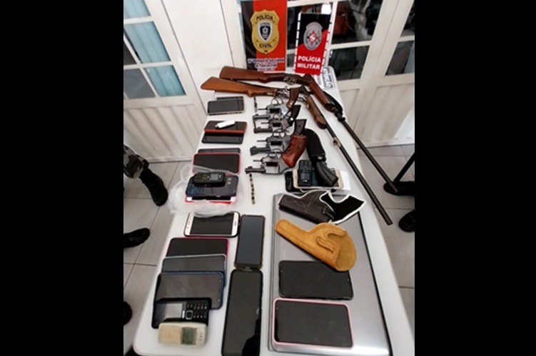 Operação policial na região de Princesa Isabel prende seis pessoas e apreende várias armas e munições