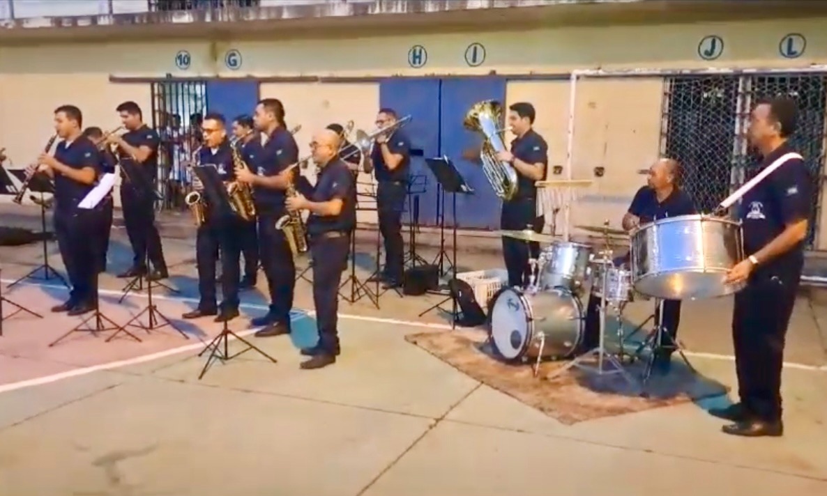 Filarmônica 26 de Julho e Coral de Reeducandos encantam com apresentação inédita no Presídio Procurador Romero Nóbrega, em Patos