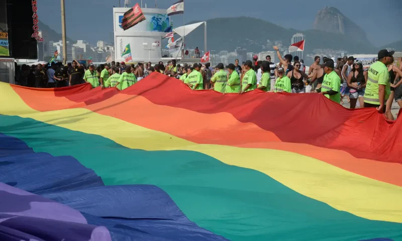 Prefeito veta Projeto de Lei que proíbe crianças em eventos LGBTQIA+ em João Pessoa