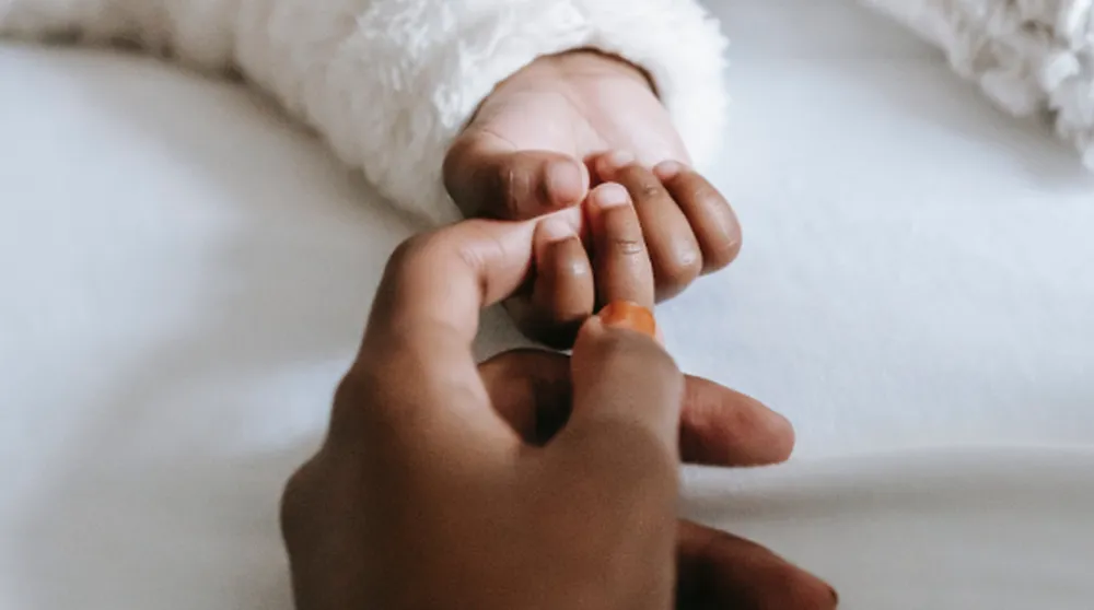 Na Paraíba: Bebês são trocados após parto, e mãe descobre 10 anos depois; famílias vão ser indenizadas