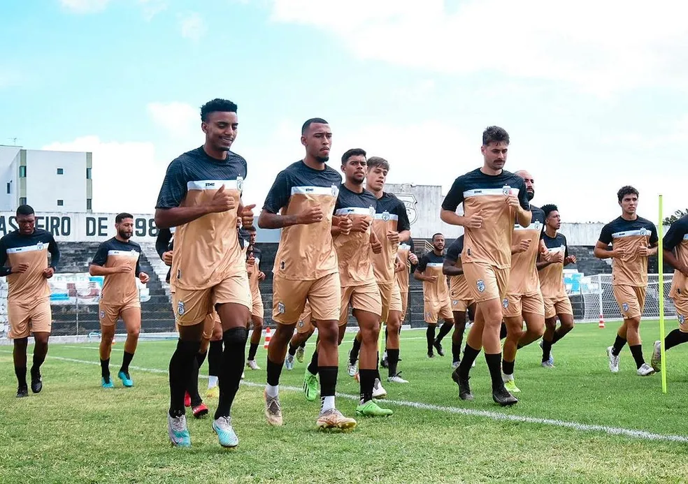 Treze realiza treino aberto e anima a torcida para a temporada 2024