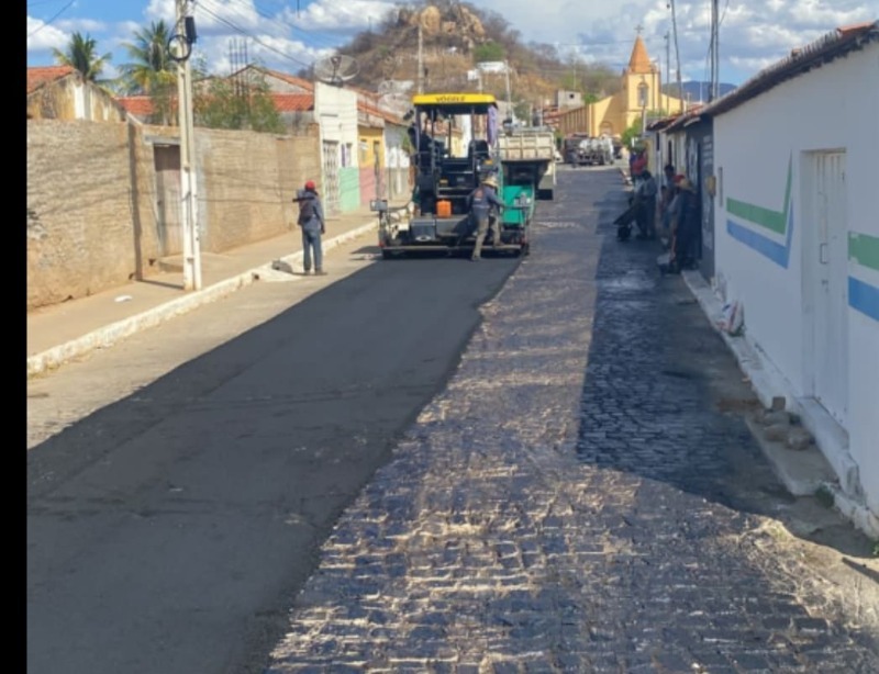 Centro de Cacimba de Areia-PB recebe pavimentação asfáltica