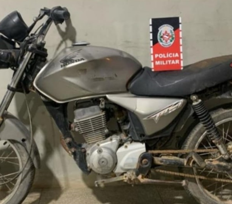 Polícia Militar apreende moto com restrição de roubo/furto em Desterro-PB, após motociclista furar bloqueio policial