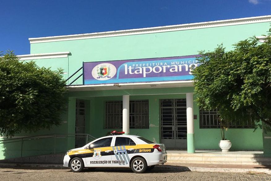 TCE-PB multa prefeito de Itaporanga por irregularidade em contratações temporárias e gastos com pessoal acima do limite legal