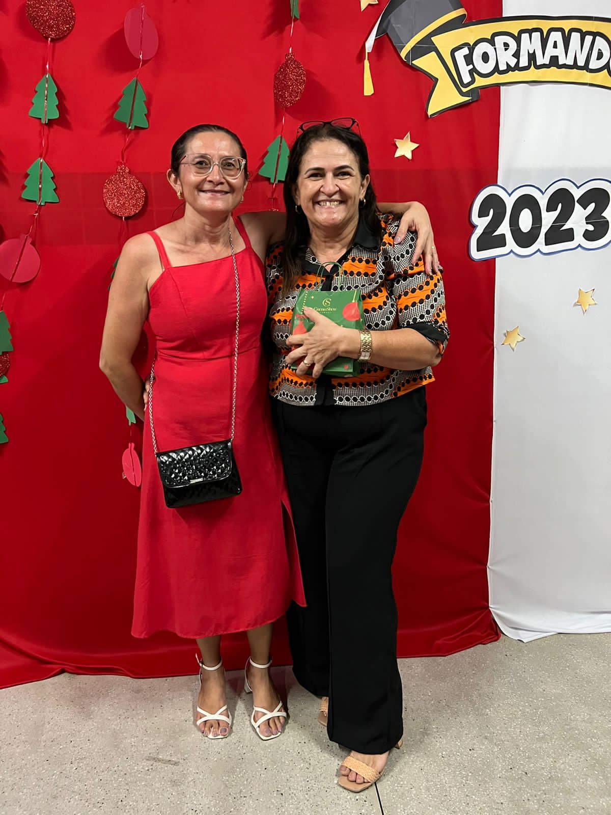 Noite Memorável na Confraternização da EJA da ECI Deputado Levi Olímpio Ferreira