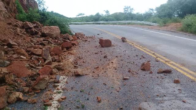 Diretor do DER de Patos anuncia operação de remoção de pedras na Serra do Teixeira
