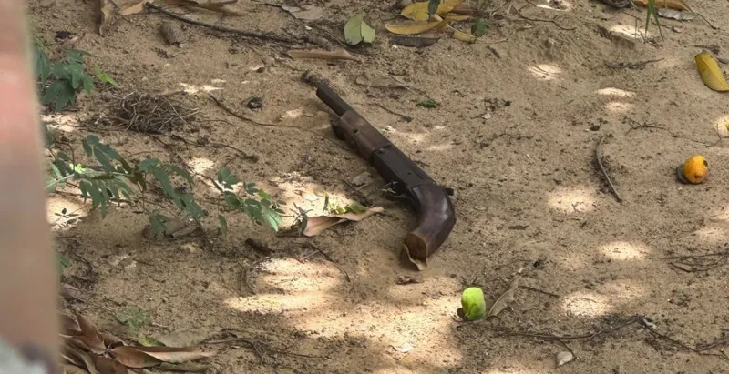 Na Paraíba: mulher é presa após matar companheiro com tiro na nuca enquanto ele dormia e em depoimento diz que sofria agressões