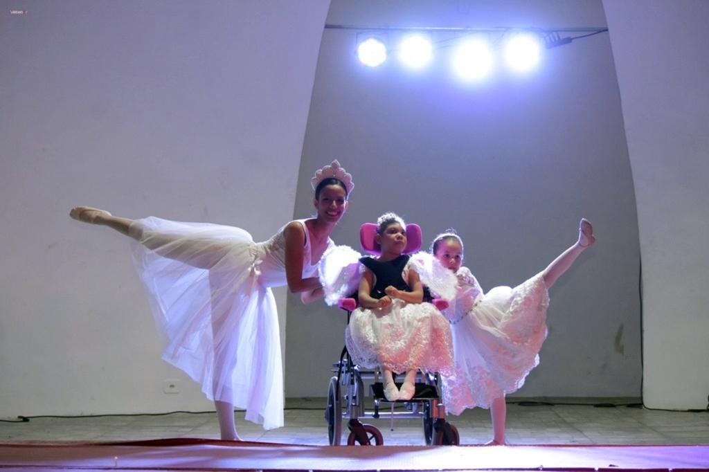 Espetáculo de Balé encanta público no Natal da Gente em Patos