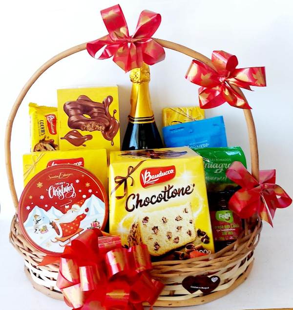 Procon/Patos realiza pesquisa informativa do preço dos itens da cesta natalina