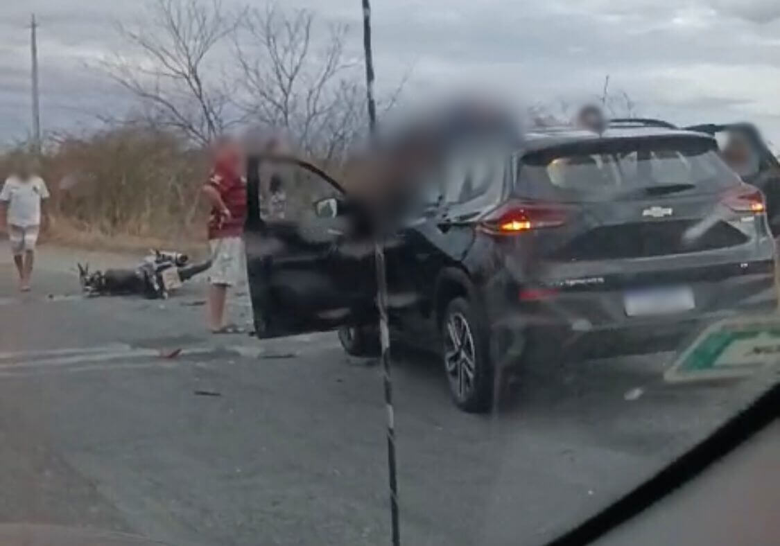 Homem morre em grave colisão envolvendo carro e moto na 'Curva do Nove', entre Patos e São José do Bonfim, na tarde deste domingo (17)
