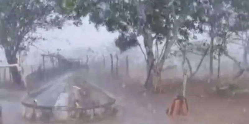 Chuva forte no Cariri Paraibano causa alagamentos em ruas e casas