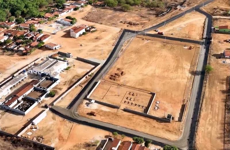 Bairro Matadouro é contemplado com construção do Centro de Comercialização e pavimentação asfáltica