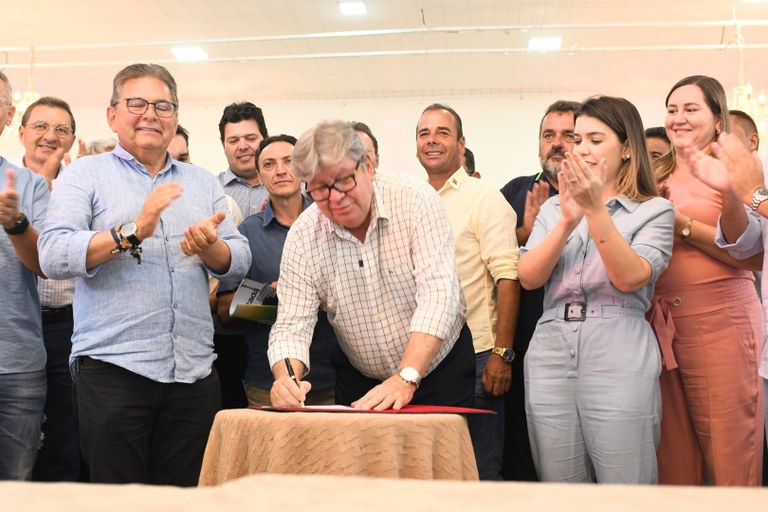 Com investimentos de R$ 432 milhões, João Azevêdo autoriza obras da adutora do Cariri que beneficiará 4 municípios da região de Patos