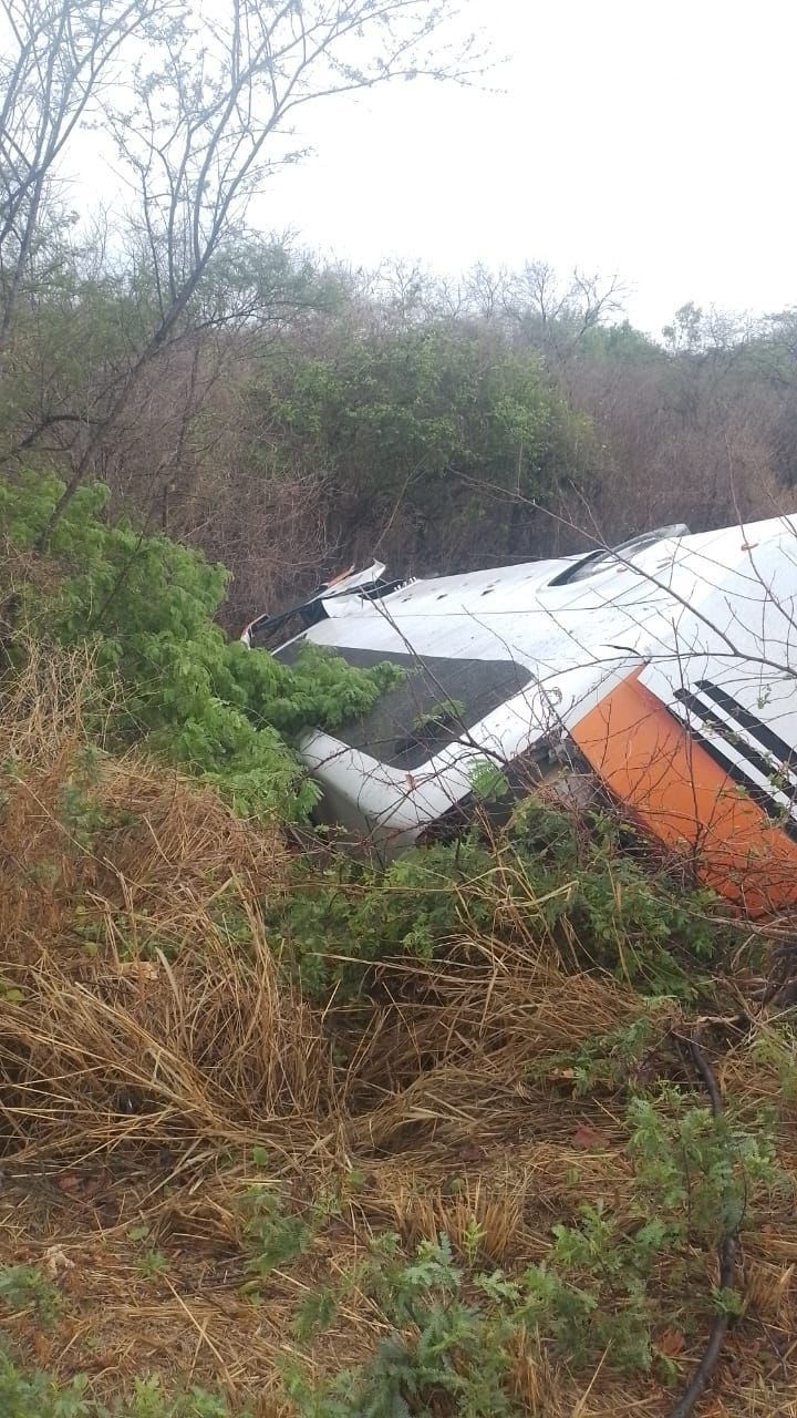 Acidente na BR-116: Ônibus que seguia de Aracaju para Fortaleza tomba em Cachoeira dos Índios e deixa mais de 10 feridos