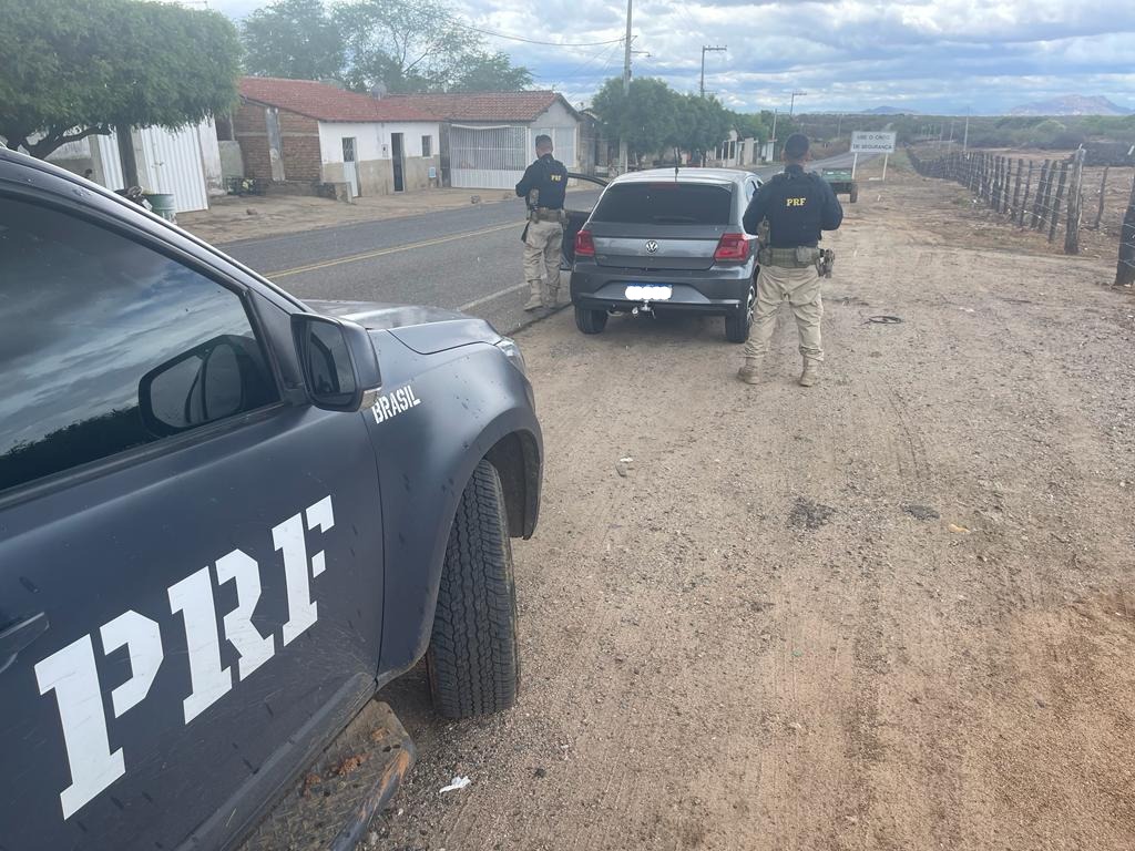 Três veículos são apreendidos pela PRF na Paraíba em menos de 05h, dois deles no Sertão