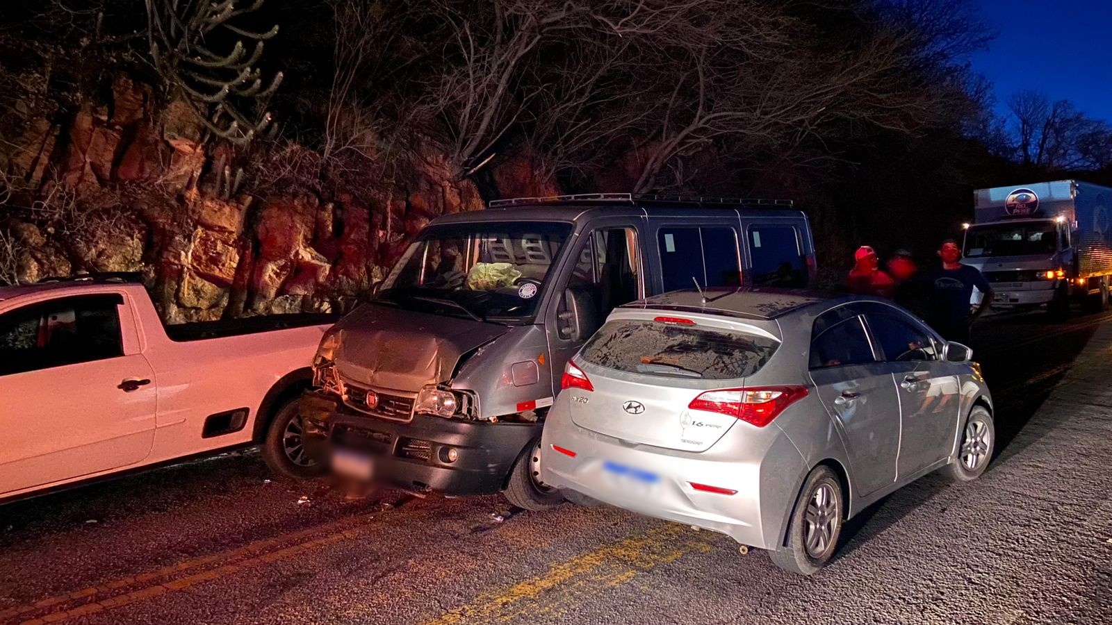 Acidente envolvendo quatro veículos na Serra do Teixeira causa congestionamento na PB-262; veja vídeo