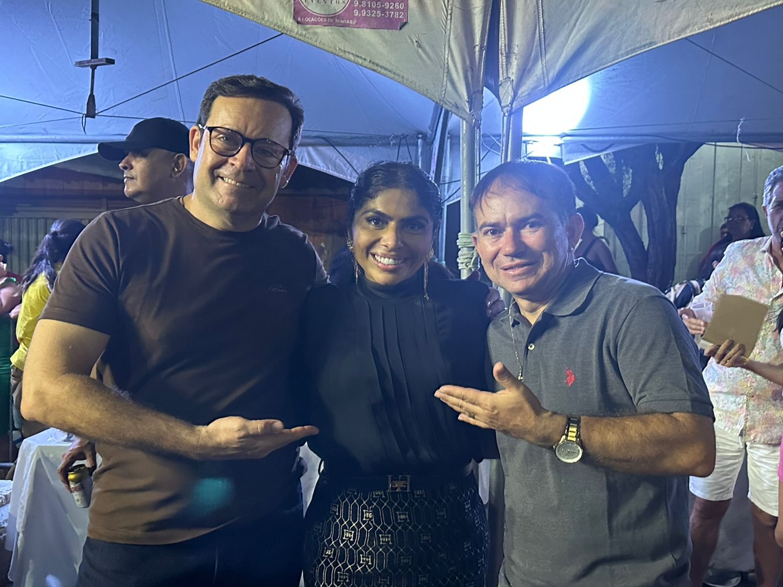 Com presença de membros da oposição, Natal da Baronesa é realizado na Praça do Jardim Queiroz, em Patos, na noite desta segunda (25); confira imagens