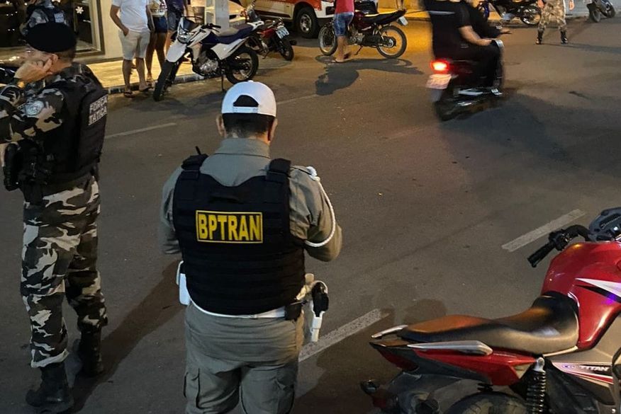 Polícia apreende cinco motos e faz 34 autuações durante operação contra 'rolezinho', em São Bento