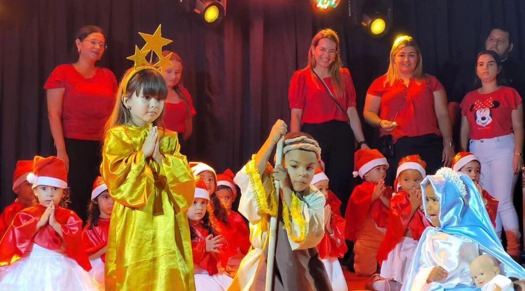 Prefeitura de Catingueira-PB promove Cantata de Natal e encanta população com decoração natalina
