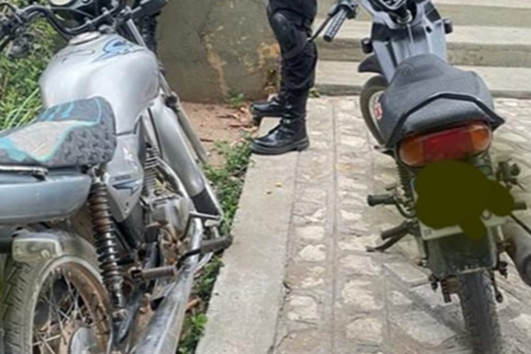 PM cerca suspeitos durante a madrugada em matagal e prende dupla após roubo em festa de Cachoeira dos Índios