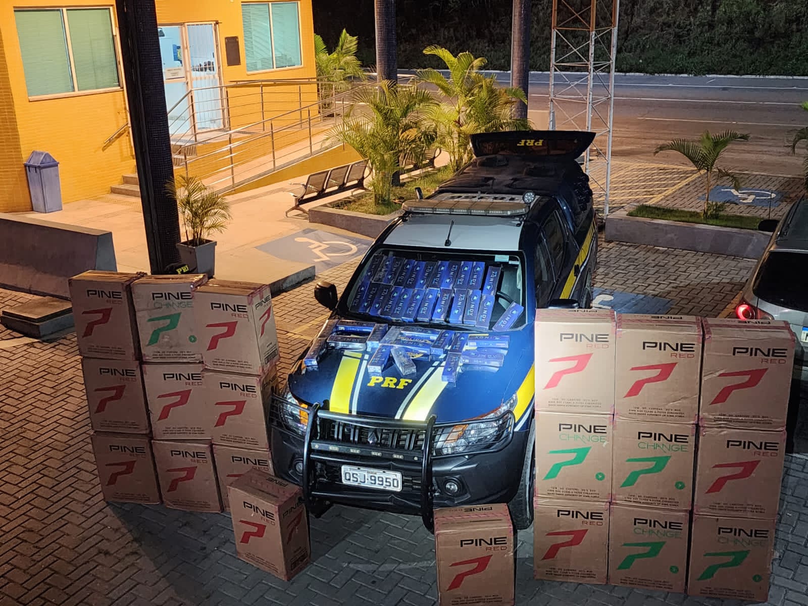 PRF apreende carga de cigarros contrabandeados avaliada em mais de R$ 360 mil em Campina Grande/PB
