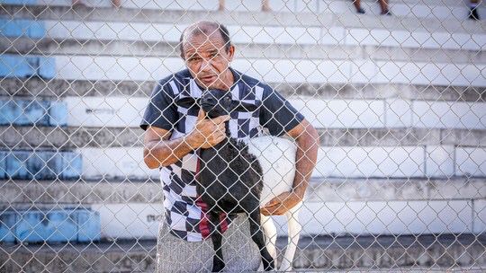 Torcedor leva ovelha para Treze x Santa Cruz na Paraíba e garante: “Já nasceu trezeana”