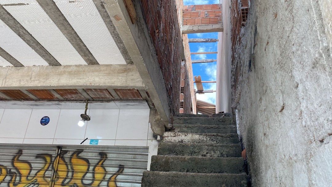 Homem morre após receber choque elétrico e cair de laje enquanto trabalhava, na Paraíba