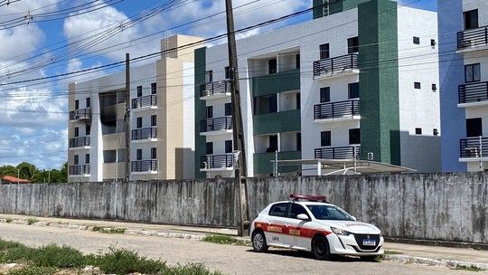 Apartamento com três crianças sozinhas atingido por incêndio em João Pessoa — Foto: Antônio Vieira / TV Cabo Branco 
