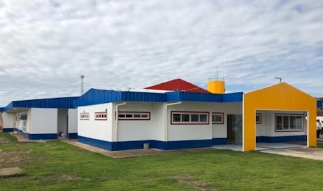 Mulher reclama que mães formam fila desde a madrugada desta segunda, para garantir vagas de crianças em creche de Patos; Secretaria de Educação esclarece