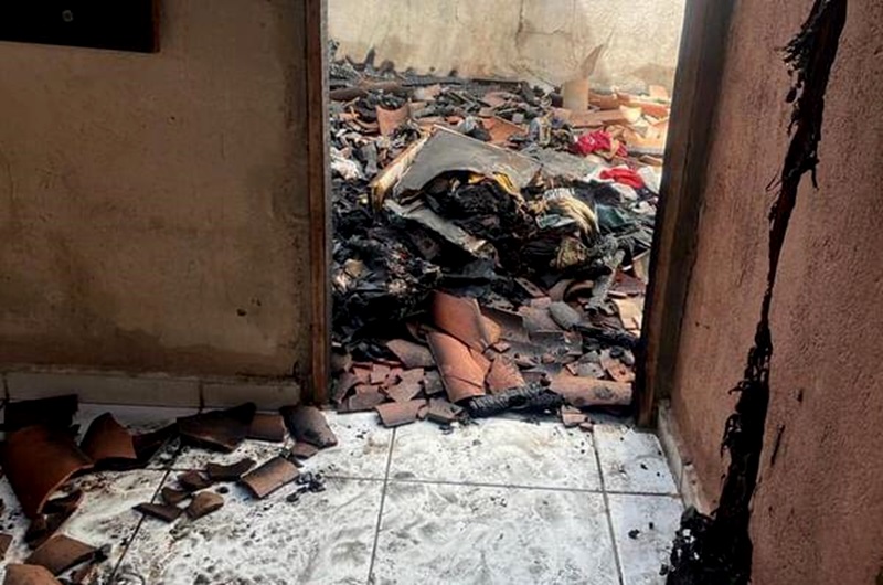 Família perde tudo após incêndio destruir casa, em Igaracy; veja vídeo