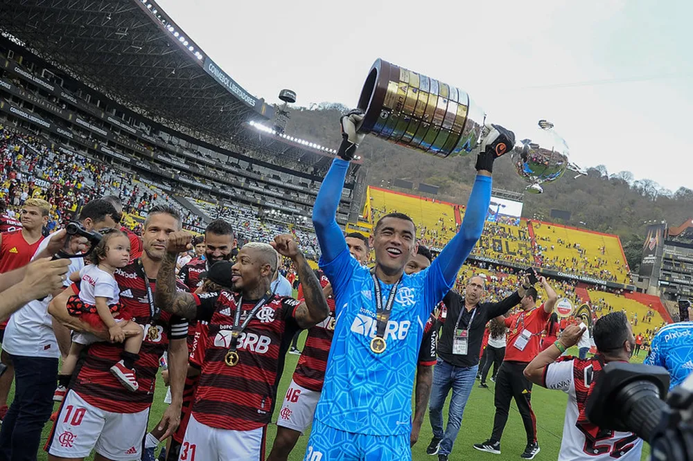 Goleiro Santos acerta com o Fortaleza, mas deverá ser titular do Flamengo no Almeidão