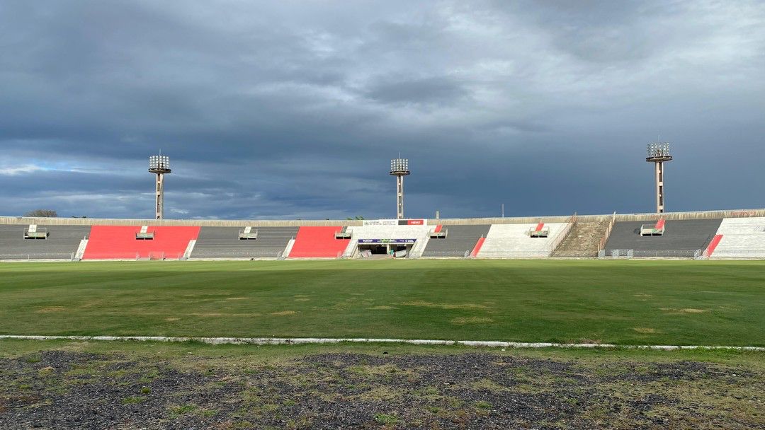 Almeidão recebe cores do Botafogo-PB ao lado da pintura rubro-negra