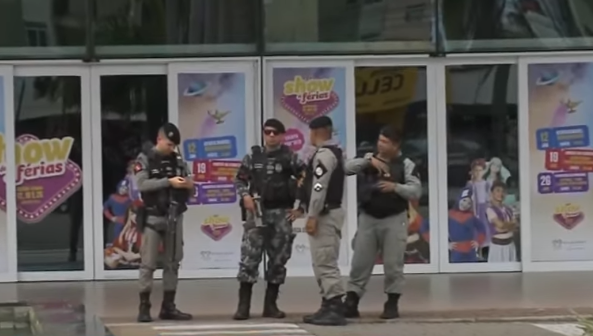 Mulher fica ferida após homem armado invadir shopping para se vingar por ter sido reprovado em entrevista de emprego, em JP; pessoas foram feitas reféns